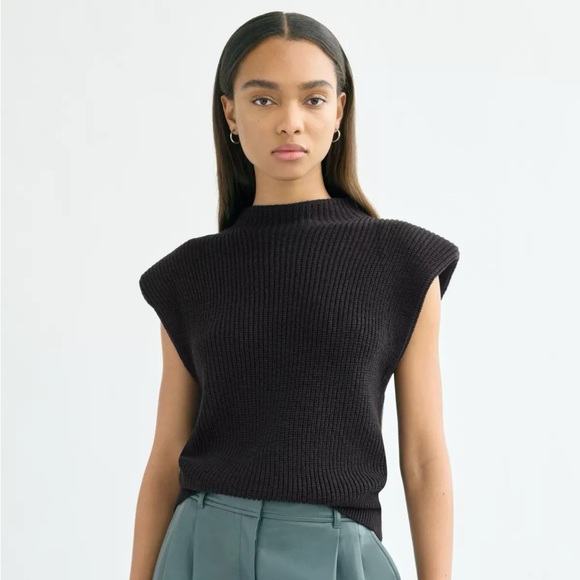 Aritzia Sweaters - Aritzia Babaton Hazlitt Shoulder Pad Merino Wool Sweater Vest